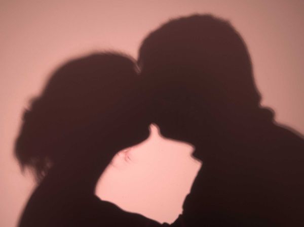 kissing